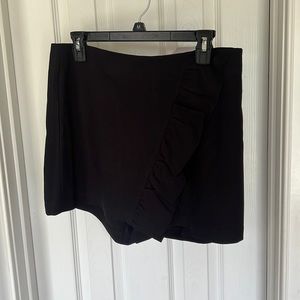 Boutique Black skirt with ruffle Size Large Like new